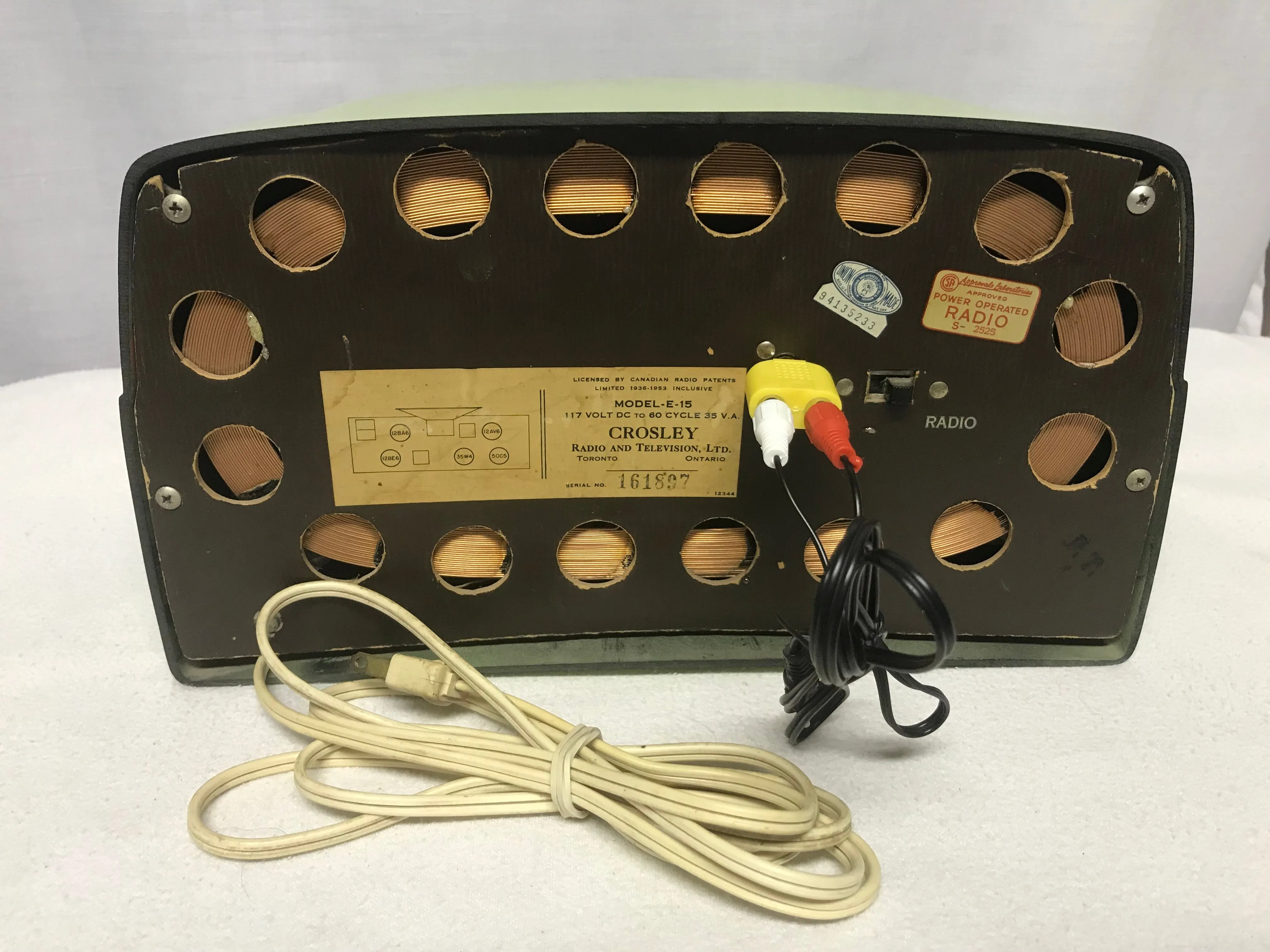 1953 Crosley E-15 "Dashboard" Tube Radio With Bluetooth input.