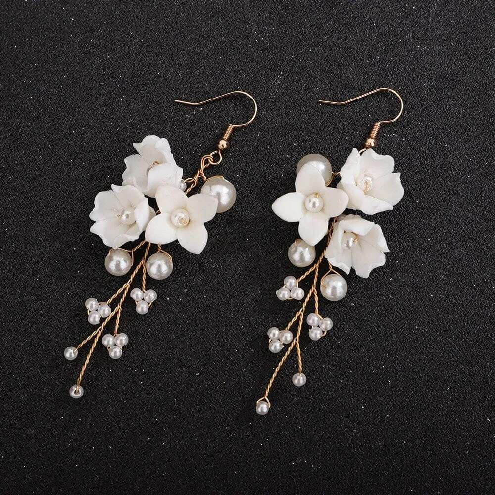 Ceramic White Flower Bridal Earrings, Wedding Ceramic Flower Ear Studs, White Clay Floral Earrings for Brides