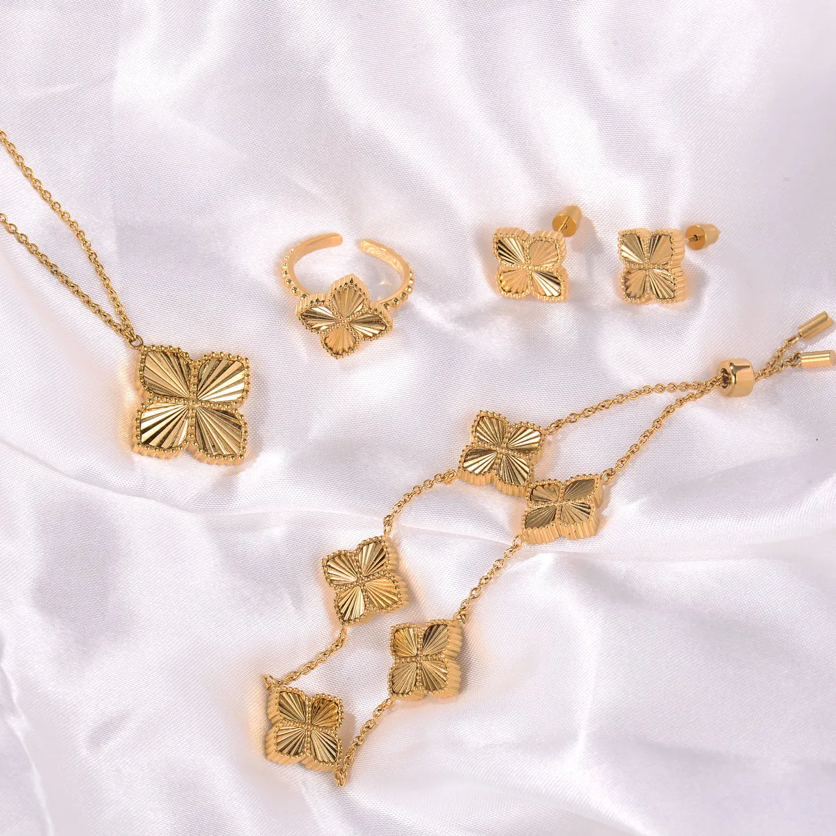 Joory / Sunglow Earrings Gold