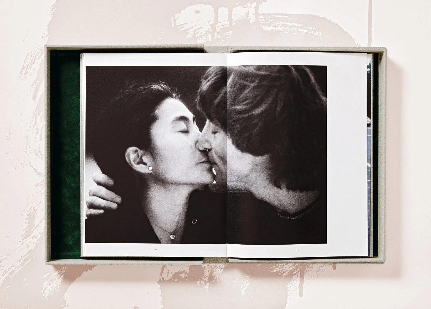 Kishin Shinoyama: John Lennon & Yoko Ono by TASCHEN