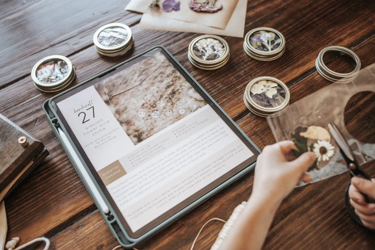 Nature Handicraft Ebook Vol. 1: A Year of Nature Handicrafts