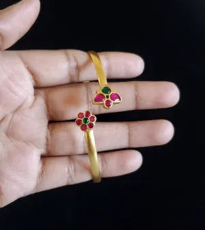 Pavani B Jadau Kundan Simple Kada Multi