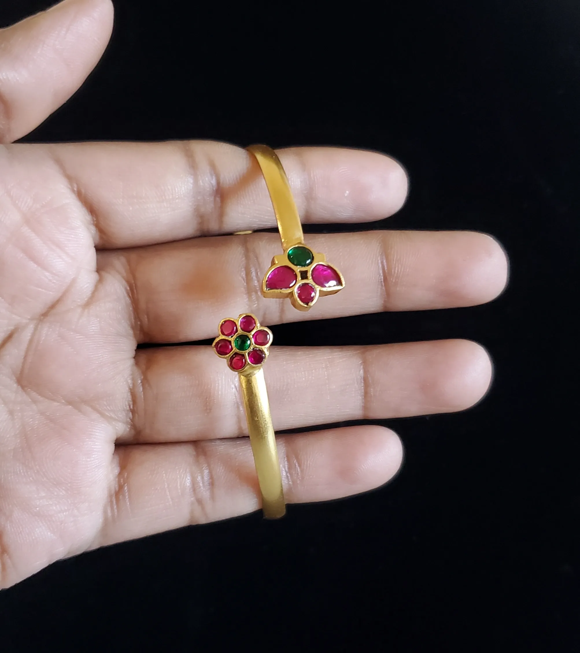 Pavani B Jadau Kundan Simple Kada Multi