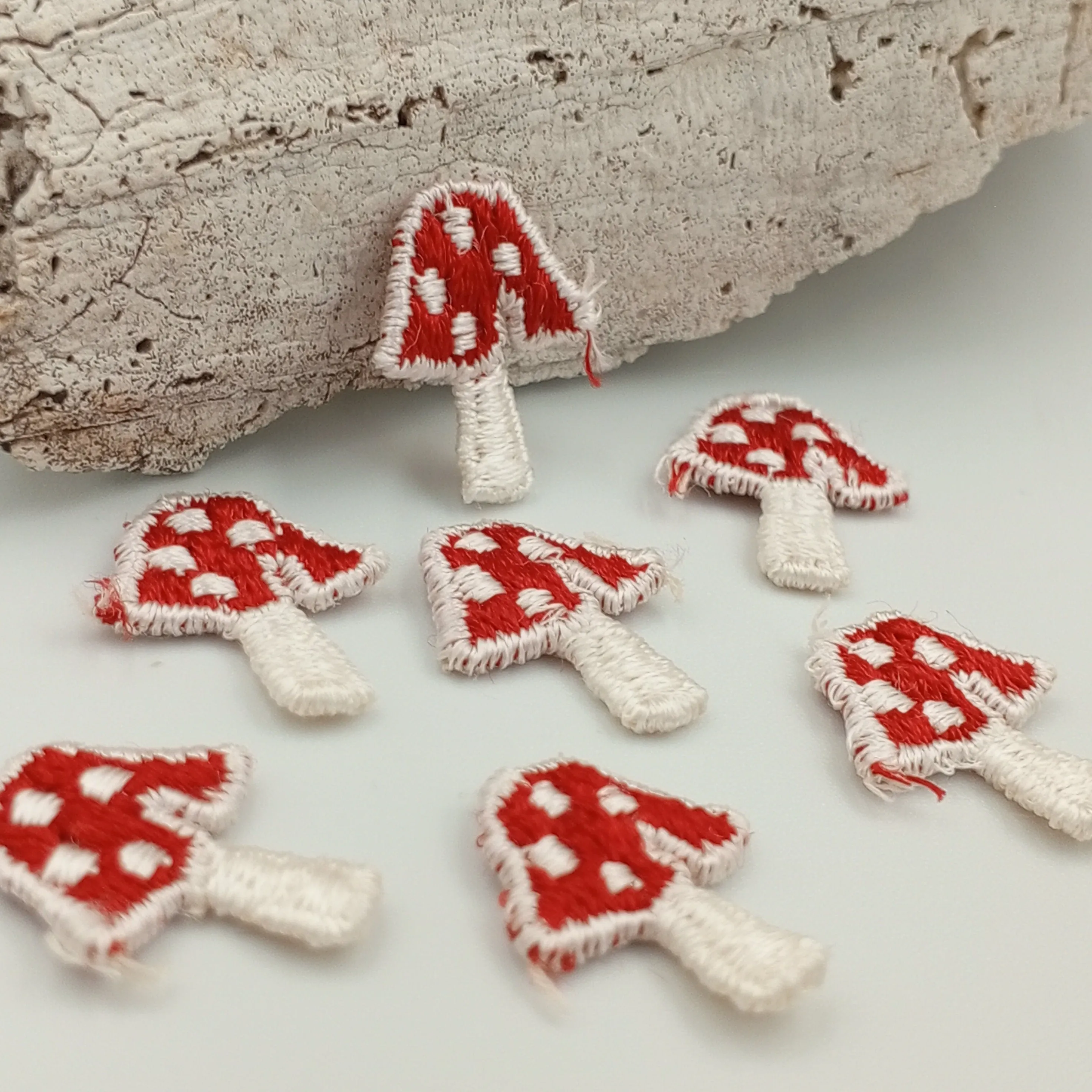 Small VINTAGE Little Mushrooms appliques sewing cute tiny red mushroom Patches #364