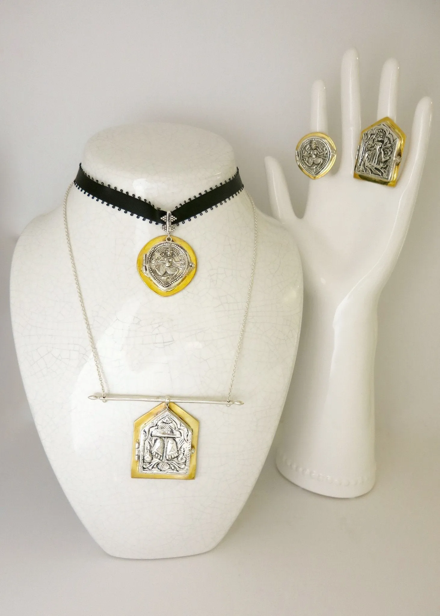 Stunning neck choker with bi-metal goddess amulet