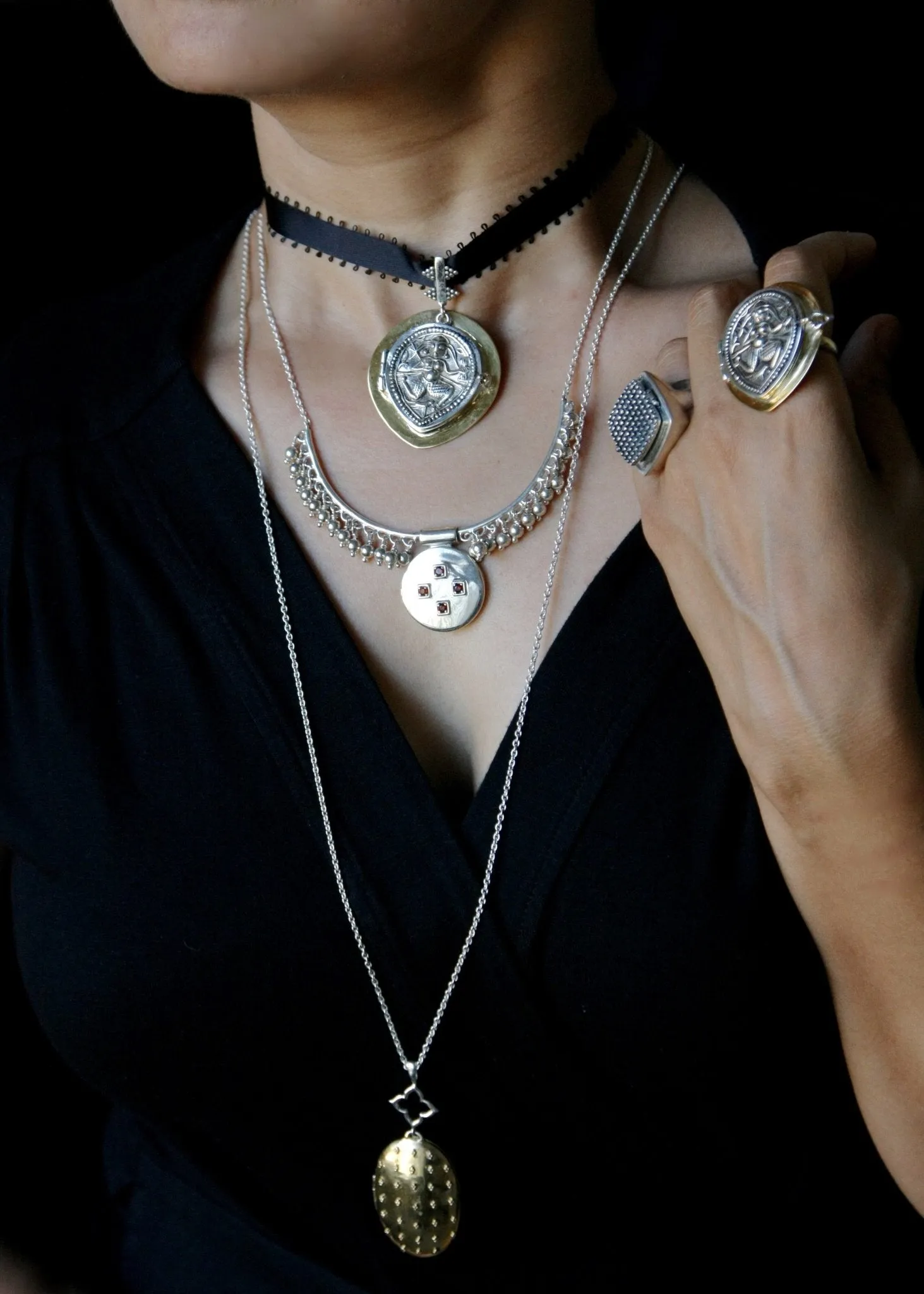 Stunning neck choker with bi-metal goddess amulet